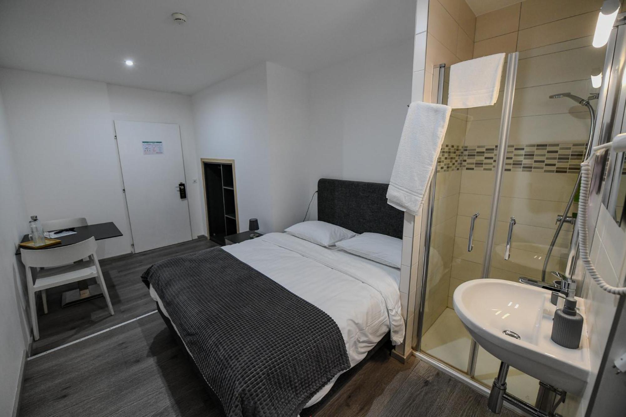 Hotel De France ラショー・ド・フォン 部屋 写真